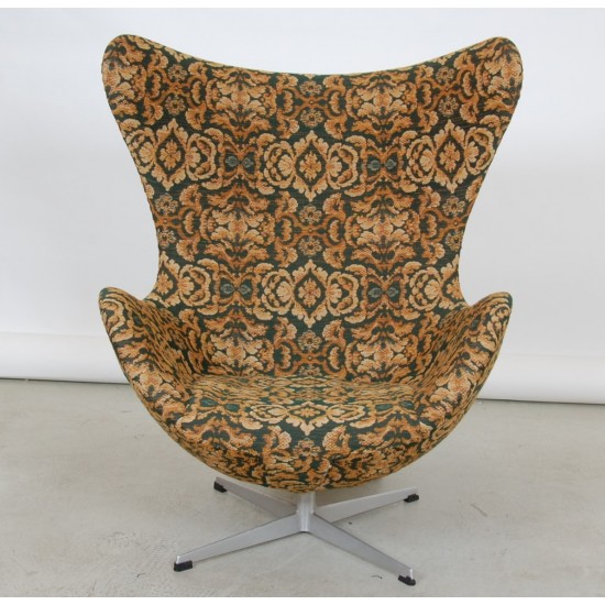 Vintage Egg chair with footstool in green fabric For Sale CPH